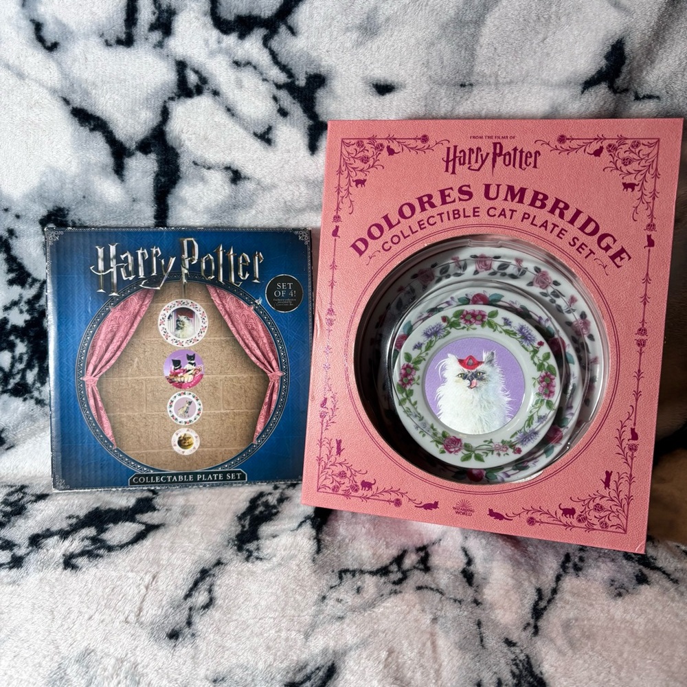 2x Bundle-Harry Potter-LootCrate+Barnes & Noble Dolores Umbridge Cat Plate Sets